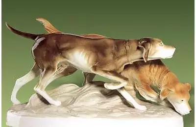 Porcelánová figura o výšce 17 cm Lovečtí psi na stopě