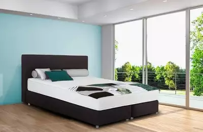 Luxusní celočalouněná postel Bristol s propracovaností detailů s jádrem z masivu