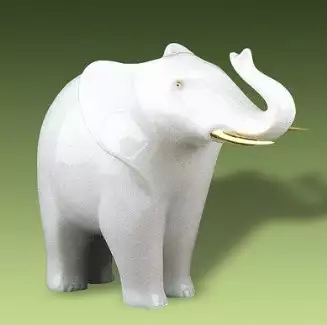 Bílá porcelánová figura o výšce 9,8 cm Malý slon III