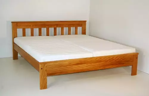 Manželská postel ze smrkového nebo borovicového masivu LUDĚK