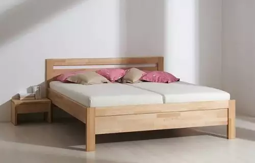 Masivní postel Jakub 2 s rovnými rohy a zásuvkou pod postel