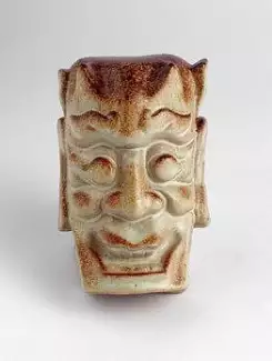 Maska na zeď IV z vysoce užitkové keramiky