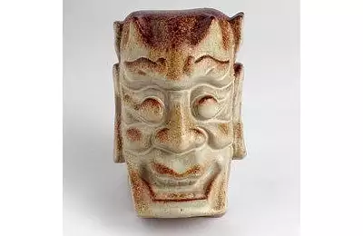 Maska na zeď IV z vysoce užitkové keramiky