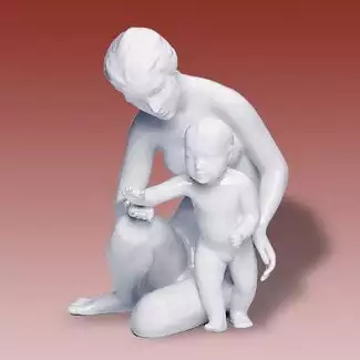 Dekorativní porcelán vážící 580 gramů  Matka s dítětem