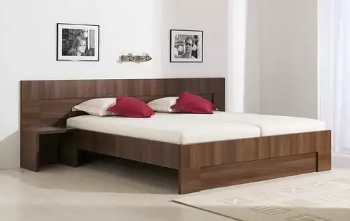 Moderní postel Arnold s nočními stolky