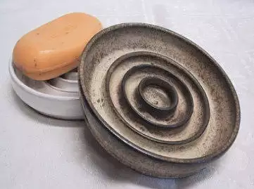 Mýdelníček v různých barvách z užitkové keramiky