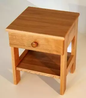 Noční stolek z borového, smrkového nebo dubového masivu