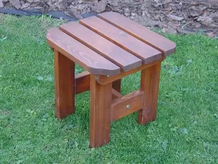 Masivní zahradní stolička v hnědém odstínu ORB