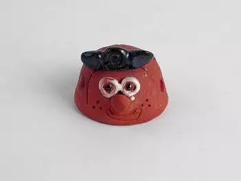 Ozdoba do květináče Beruška v různých barvách