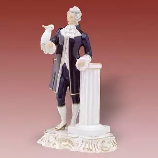Figurální a ozdobný porcelán o výšce 23,5 cm Pán s papouškem