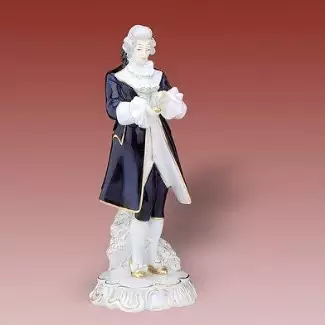 Figura z porcelánu o délce 13 cm Pán s tabatěrkou