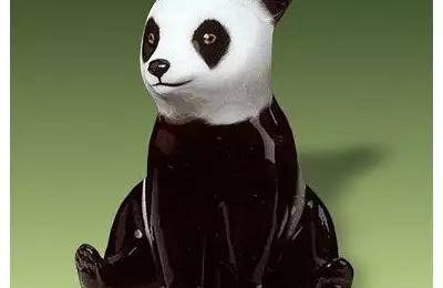 Černobílá porcelánová figura dlouhá 7 cm Panda sedící