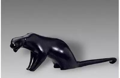 Černá figura z porcelánu o délce 37 cm Pardál II