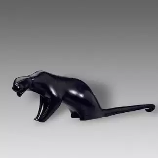 Černá figura z porcelánu o délce 37 cm Pardál II