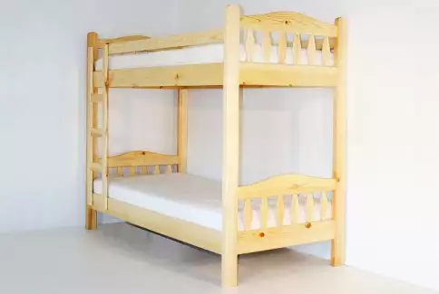 Patrová postel z masivu s žebříkem Bořek
