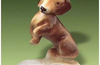 Figura z porcelánu o výšce 5,7 cm Pes jezevčík