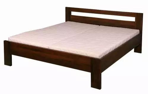 Postel z masivu s nadčasovým designem Petra