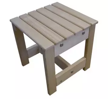 Pevná dřevěná stolička - provedení přírodní smrk