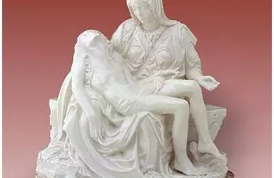 Figura z porcelánu o výšce 27,4 cm Pieta