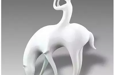 Bílá porcelánová figura o výšce 15 cm Pištec na koni