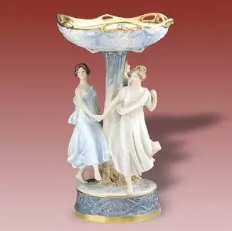 Tradiční porcelánová figura o výšce 52 cm Podnos II