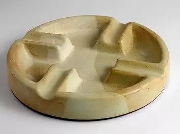 Popelník na doutníky z ozdobně užitkové keramiky