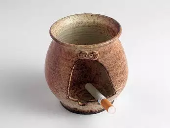 Originální terasový popelník odolný proti větru