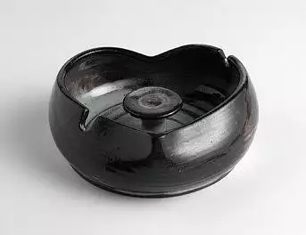 Popelník točený prořezávaný s típátkem srdce