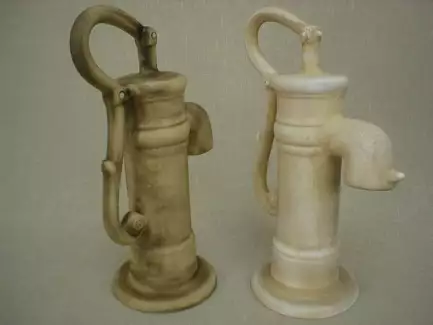 Keramická pumpa o výšce 37 cm