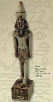 Ozdobná porcelánová figura o délce 7 cm Ramesse II. II