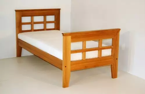 Retro pevná postel z masivního dubu klasik PEPA 