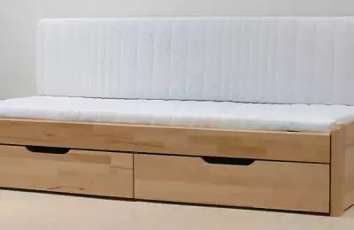 Rozkládací postel Marek z masivního dřeva bez područek