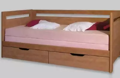 Rozkládací postel Marek z masivního dřeva s vysokými čely