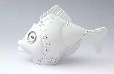 Bílá tradiční porcelánová figura o výšce 19 cm Ryba