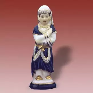 Ozdobná figura z porcelánu o délce 3,5 cm Šachy dáma