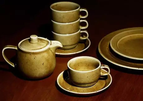 Sada keramického nádobí vhodná do hospůdek venkovský styl II