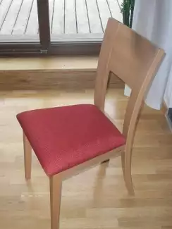 Sandra s čalouněným sedákem - jídelní židle