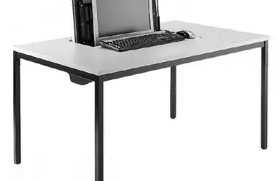 Stůl PC s výklopnou schrankou na klávesnici a LCD monitor