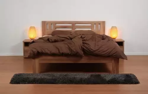 Moderní dvoulůžko Eliška s elegantními průřezy v čele - skladem