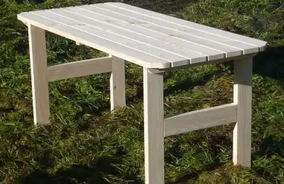 Stabilní zahradní stůl z borovice MANKA