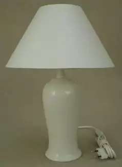 Bílé stínidlo látkové zpevněné drátem o výšce 15 cm