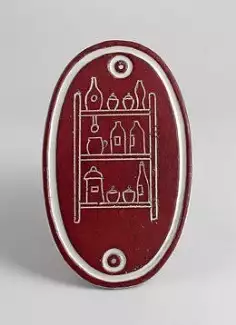 Originální štítek z užitkové keramiky na dveře komory