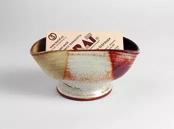 Stojánek na vizitky z ozdobně užitkové keramiky