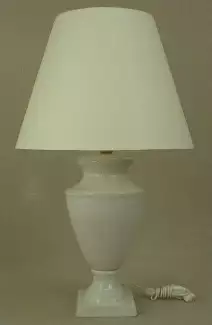 Bílá ozdobná stolní lampa  PK Amfóra velká 