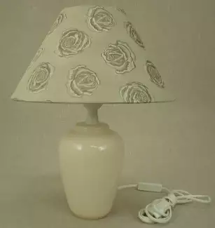 Kvalitní bytová stolní lampa Tila 