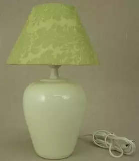 Zelená stolní lampa s vysokým podílem ruční práce Tila 
