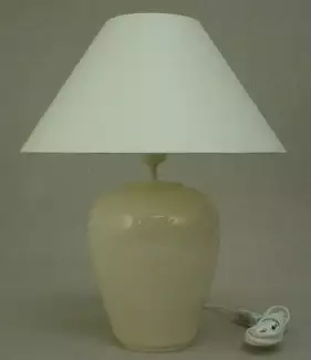 Ozdobná stolní lampa s vysokým podílem ruční práce Tila 