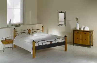 Klasická kovová postel dvojlůžko Stefanie