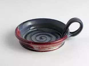 Svícen na tlusté svíčky z uřitkové keramiky