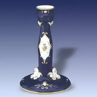 Tradičně vyráběný porcelán vysoký 17 cm Svícen Rokoko